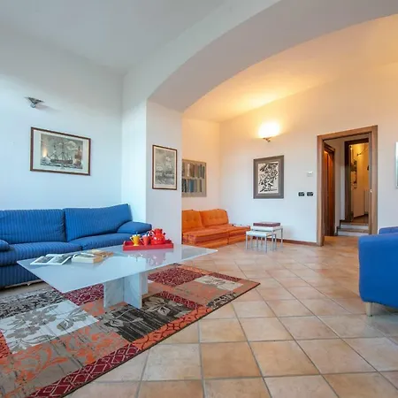 Apartman Sleeps 6 Belgirate