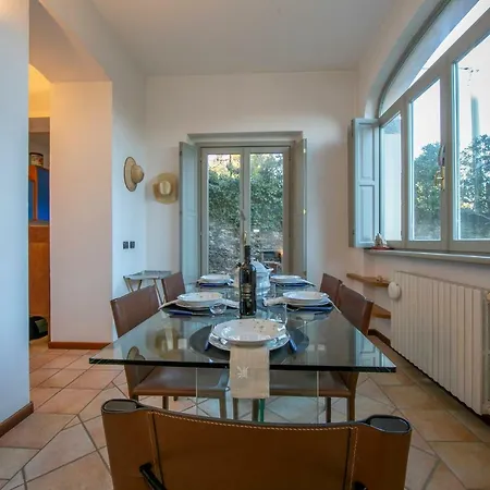 Sleeps 6 Apartamento Belgirate
