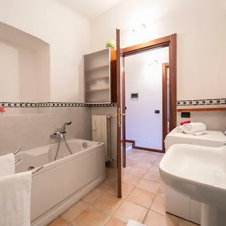 Apartamento Sleeps 6 Belgirate